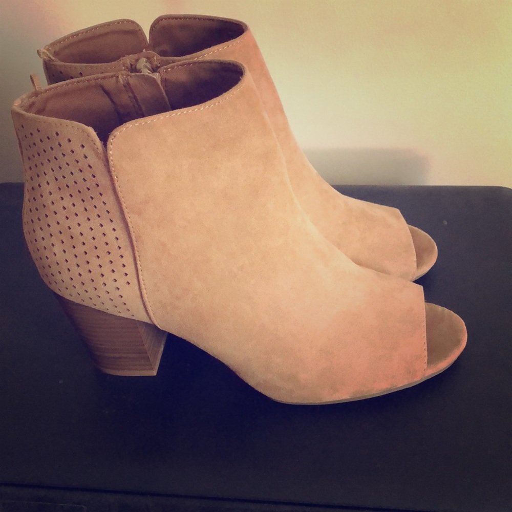 Caramel colored old navy heels